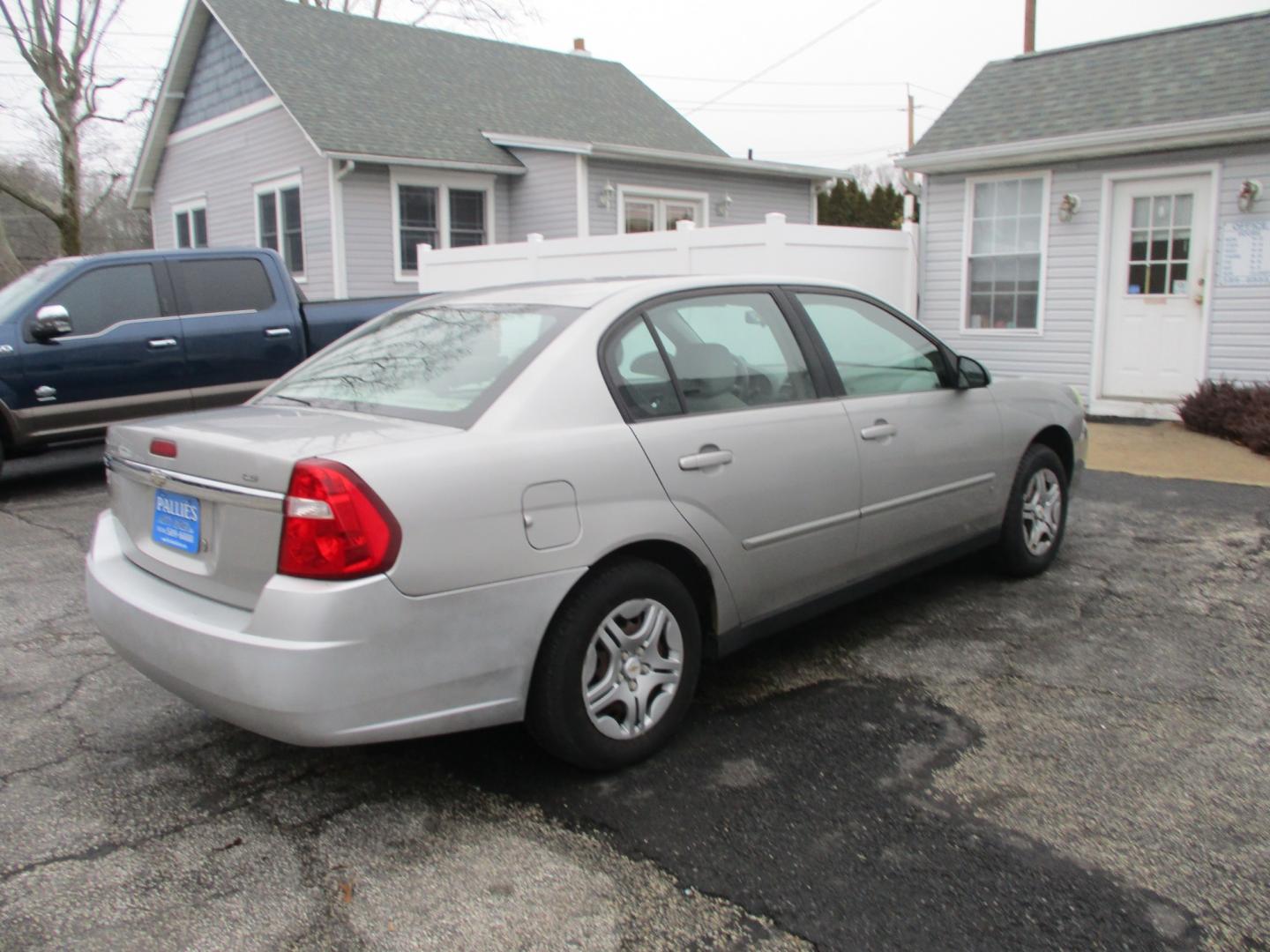 2007 SILVER Chevrolet Malibu (1G1ZS58F27F) , AUTOMATIC transmission, located at 540a Delsea Drive, Sewell, NJ, 08080, (856) 589-6888, 39.752560, -75.111206 - Photo#5